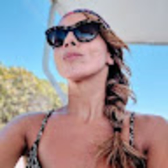 Meet your Posher, Melissa - Picture 1 of 1